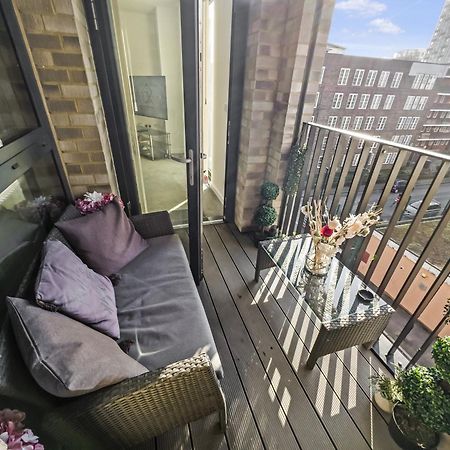 Greenwich Apartment With A River View & Balcony Near The 02 Arena & North Greenwich With Free Wifi & Fast Links Into Central London Luaran gambar