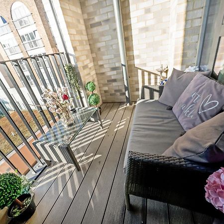 Greenwich Apartment With A River View & Balcony Near The 02 Arena & North Greenwich With Free Wifi & Fast Links Into Central London Luaran gambar
