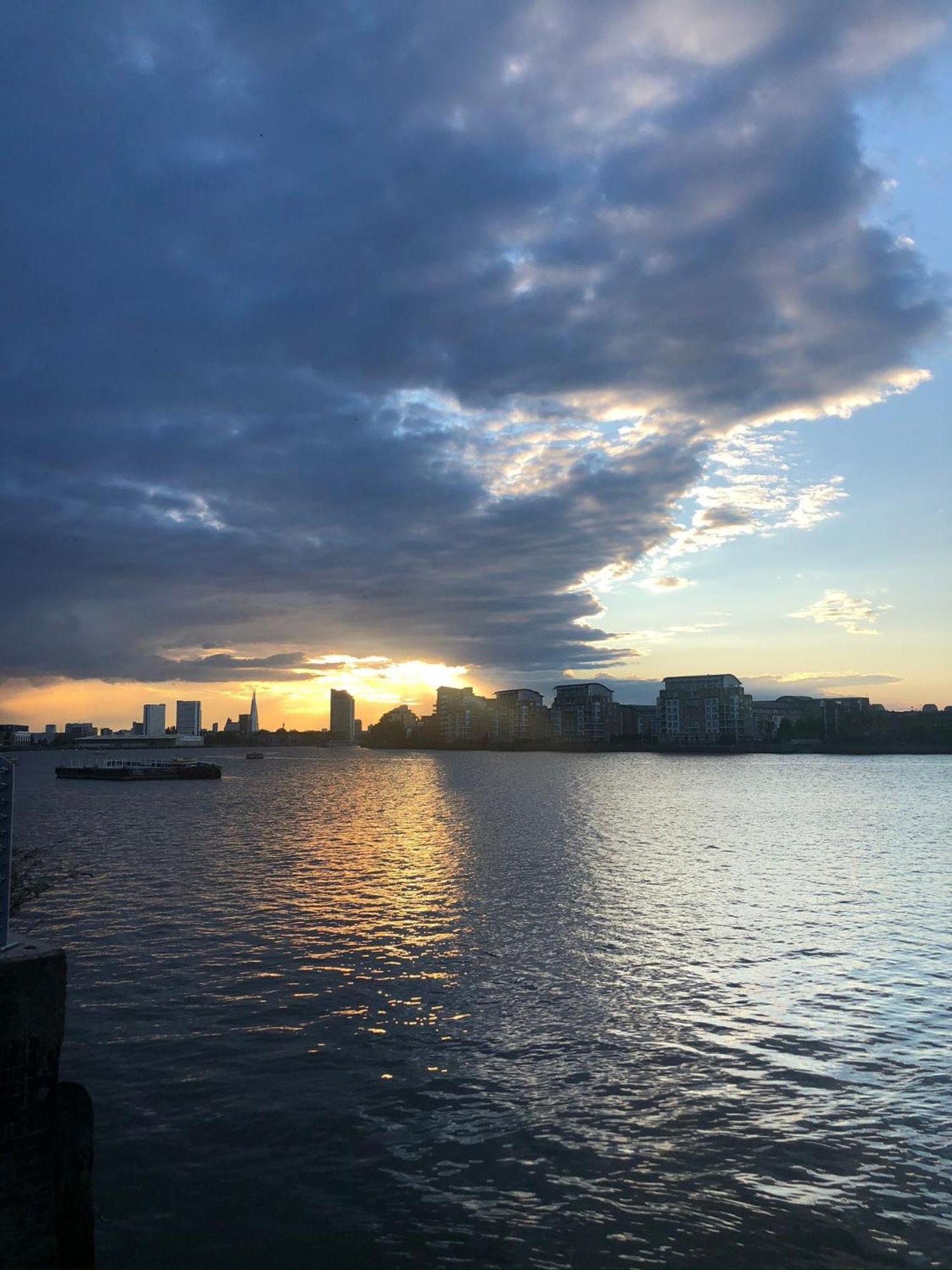 Greenwich Apartment With A River View & Balcony Near The 02 Arena & North Greenwich With Free Wifi & Fast Links Into Central London Luaran gambar